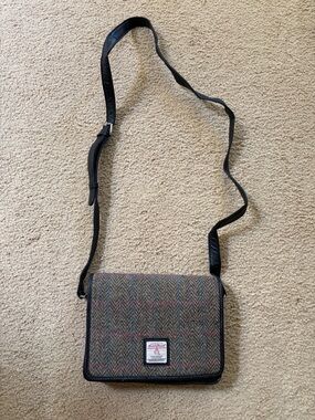 Harris Tweed Hand Woven 100% Pure Wool Messenger Bag with Black Leather Strap